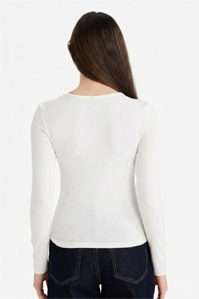 تيشيرت بيزك سليم فيت