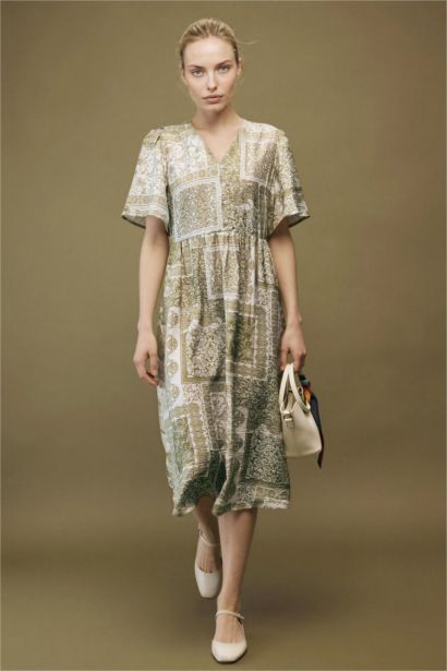 A Cut V-Neck Printed Butterfly Sleeves Dress