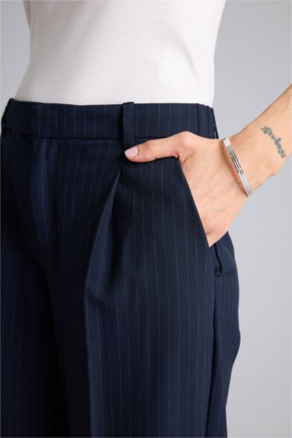 بنطلون مخطط وايد ليج برجل واسع وخصر عالي