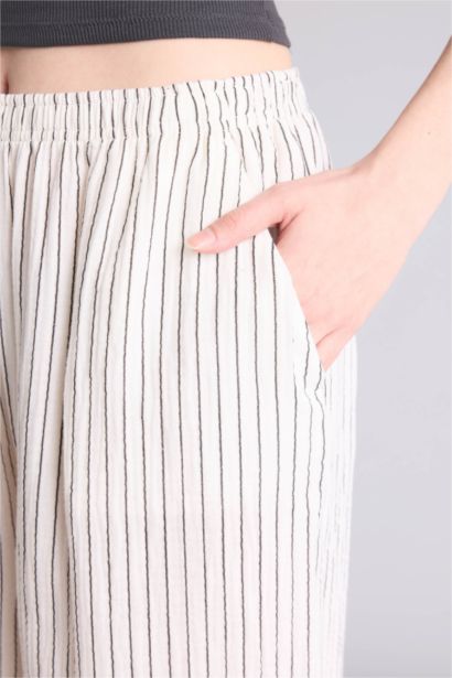 Муслиновые брюки Wide Leg стандартной длины с нормальной посадкой и деталью кармана