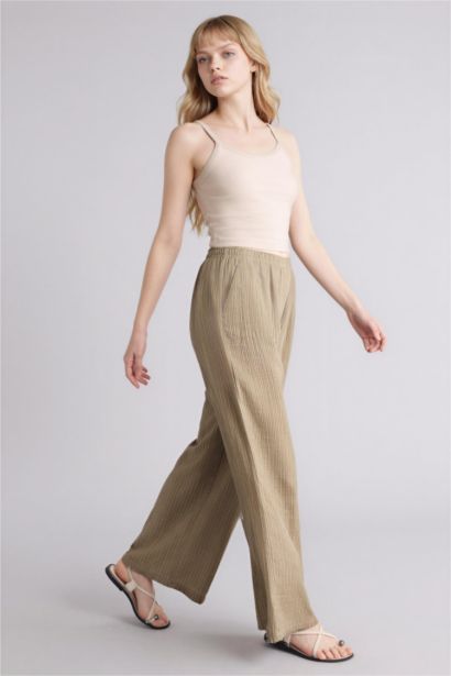 Муслиновые брюки Wide Leg стандартной длины с нормальной посадкой и деталью кармана