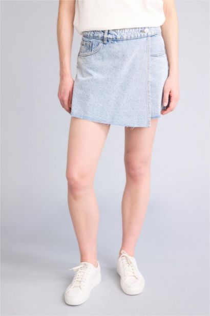 Джинсовые шорты с высокой талией и прямыми штанинами