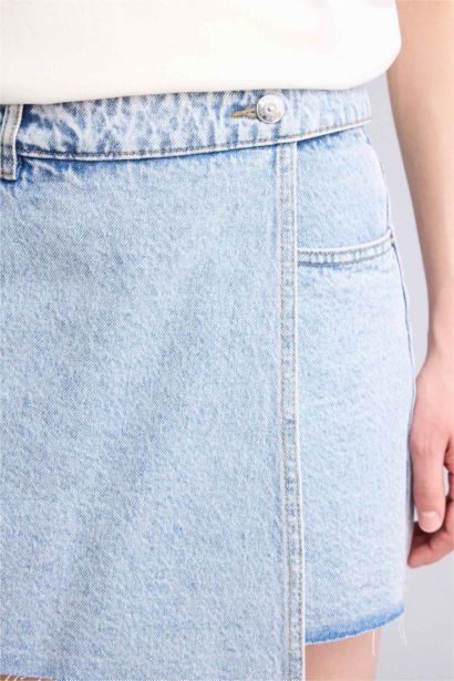 Джинсовые шорты с высокой талией и прямыми штанинами