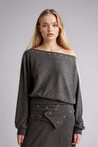 تيشيرت ردن طويل قصة فضفاضة وكتف مكشوف