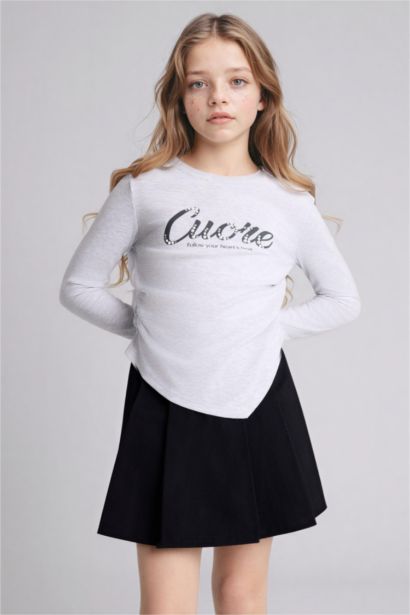 تيشيرت كم طويل مضلع بطبعة شعار بياقة مستديرة