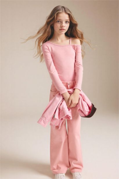 بلوزة بناتي كم طويل ممشط بياقة عريضة