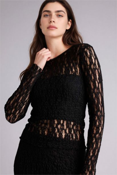 تيشيرت كم طويل دانتيل مخصر برقبة مستديرة