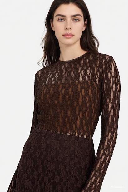 Fitted Crew Neck Lace T-Shirt