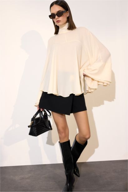 بلوزة كم طويل كريب فاشون فيت بياقة عالية