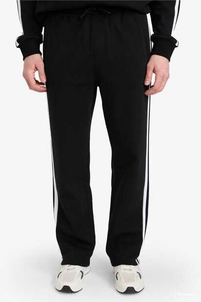 Standard Fit Jogger