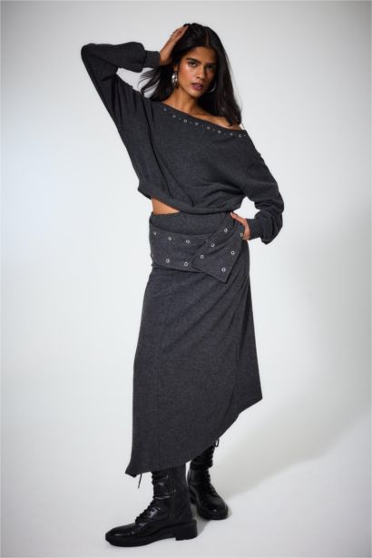A Cut Normal Waist Midi Knitted Skirt