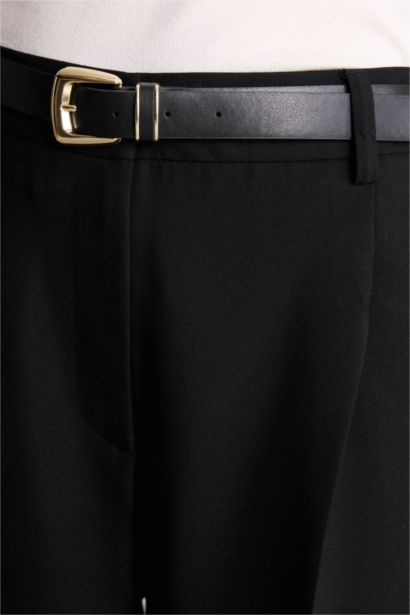 بنطرون قصة مستقيمة برجل عادي وخصر عالي