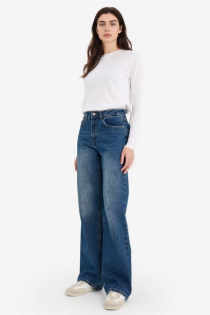 Jean taille haute large à jambes droites