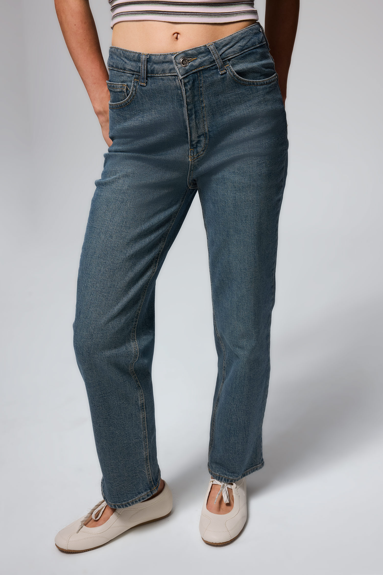 Comfort Straight Normal Waist Washed Jeans