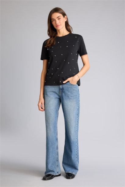 تيشيرت نص كم قصة عادية مطرز وياقة مستديرة