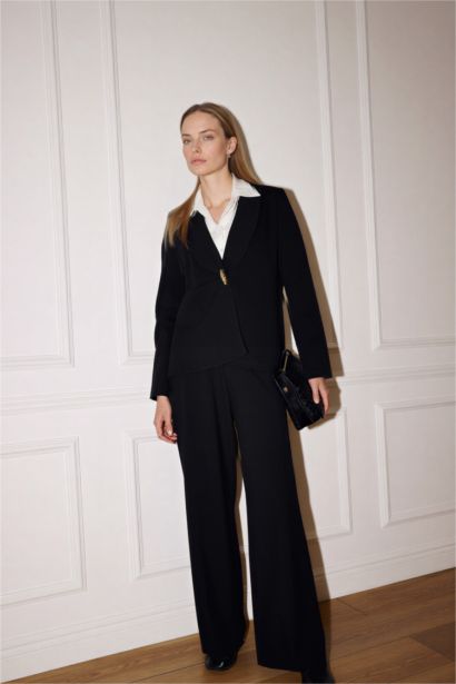 بنطلون بأرجل واسعة