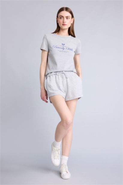 تيشيرت نص كم قصة عادية وياقة مستديرة