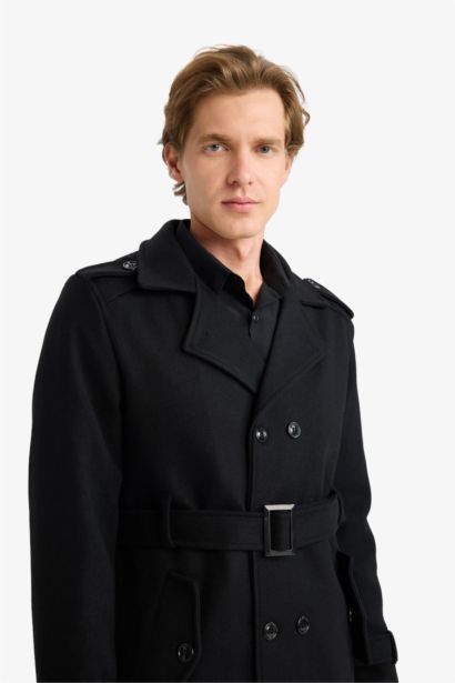 Manteau doublé avec boutons et ceinture