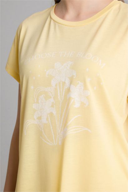 تيشيرت نص كم فلورال وياقة مستديرة