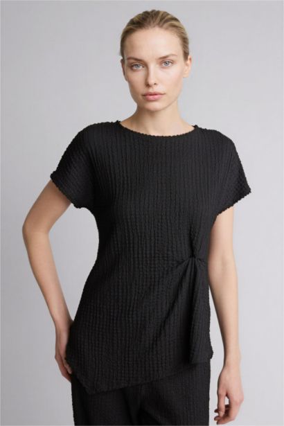 Asimetrik Bürümcük Kısa Kollu Tişört