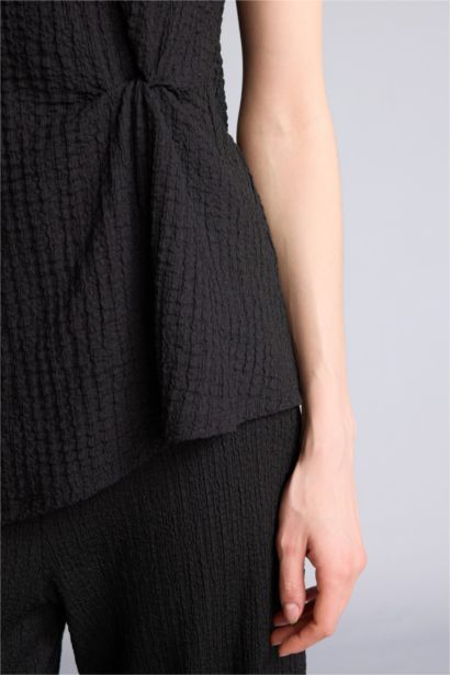 Asimetrik Bürümcük Kısa Kollu Tişört