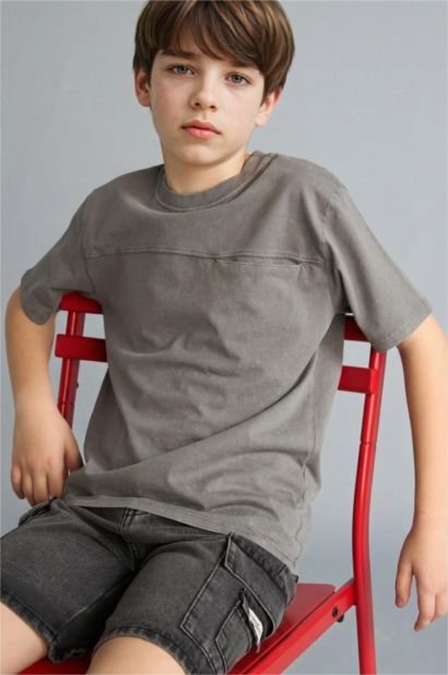 تيشيرت ولادي نص ردن قصة عادية برقبة مستديرة