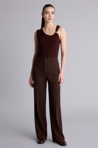 Майка приталенного кроя с вырезом лодочка для женщин Premium