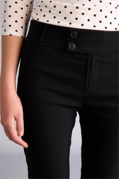 بنطلون كابري بخصر عادي