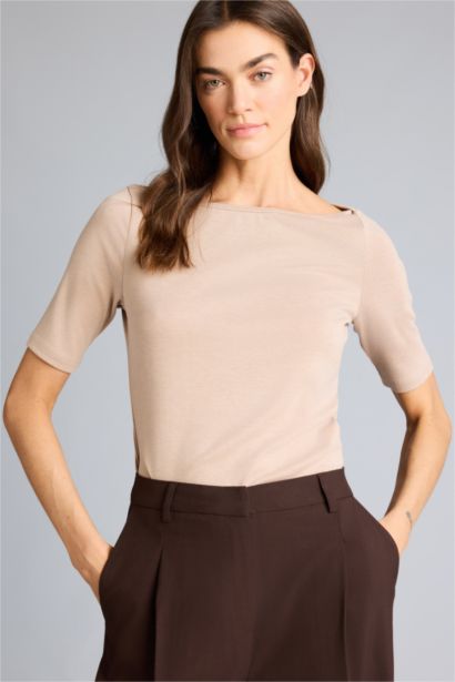 Футболка Slim Fit в рубчик с вырезом лодочка