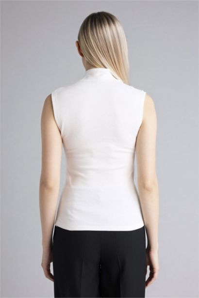 تانك توب مضلع سليم فيت بياقة V