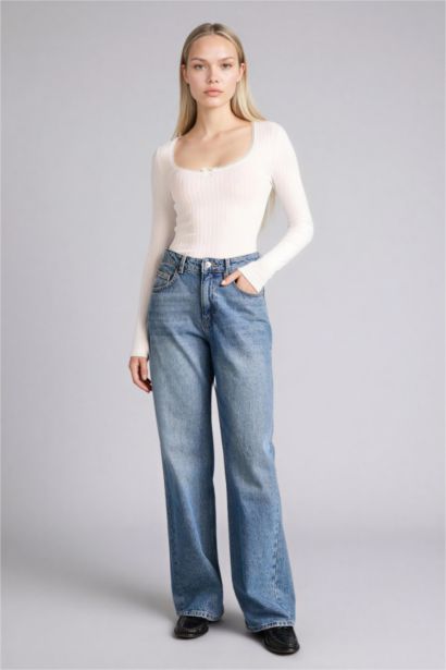 Fitted U Neck Long Sleeve T-Shirt