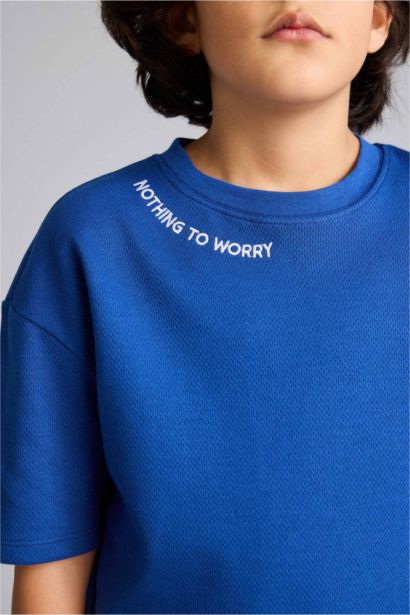 تيشيرت ولادي نص ردن مطرز اوفر سايز