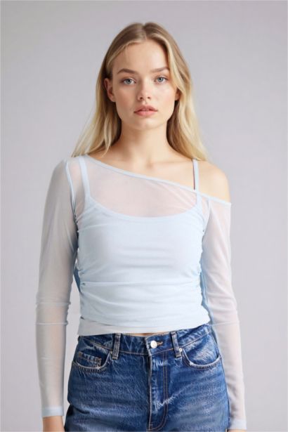 تيشيرت تول بكتف مكشوف