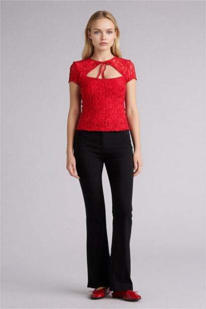 بلوزة دانتيل مخصر