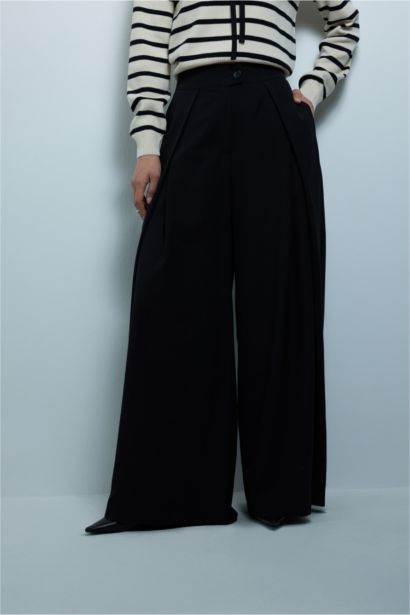 Relax Fit Wide Leg Trousers