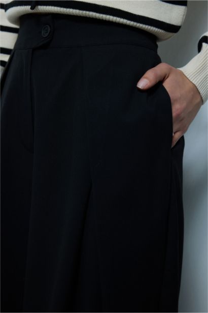 Relax Fit Wide Leg Trousers