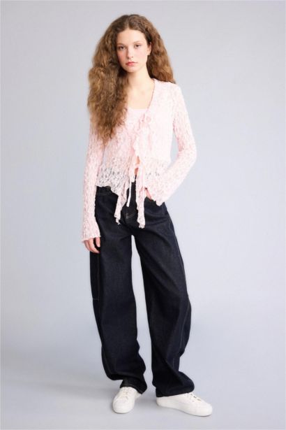 بلوزة دانتيل برباط ردن طويل مخصر بياخة V