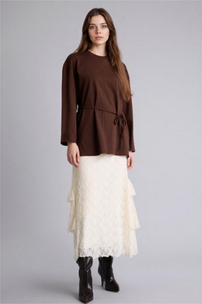 تنورة ميدي دانتيل بقصة A