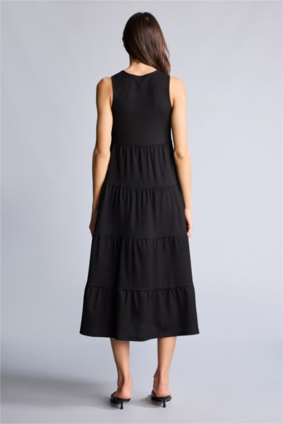 Платье миди А-силуэта без рукавов с круглым вырезом