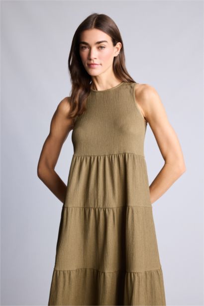 Платье миди А-силуэта без рукавов с круглым вырезом