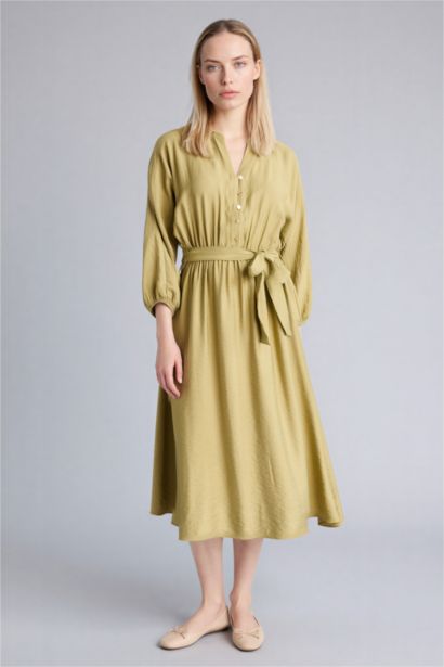 Kaçık Yaka Yarım Kol Elbise