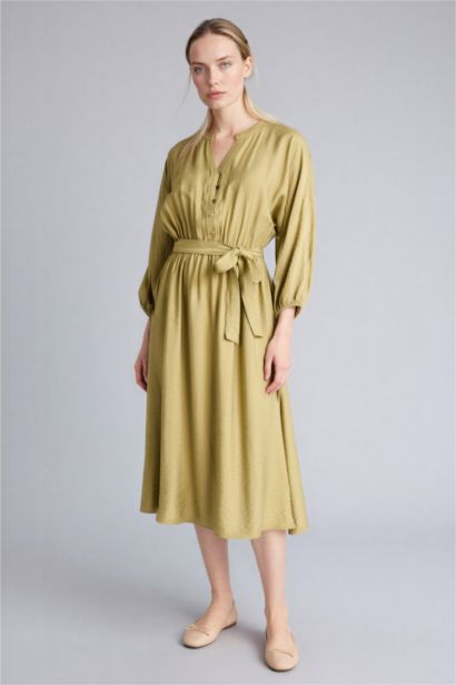 Kaçık Yaka Yarım Kol Elbise