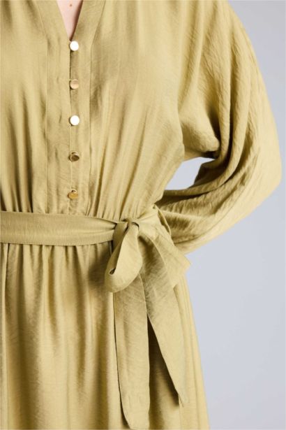 Kaçık Yaka Yarım Kol Elbise