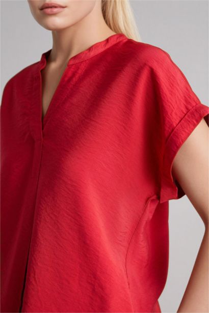 Regular Fit Crew Neck Short Sleeve Blouse