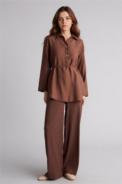 بنطلون قصة مستقيمة ورجل عادي