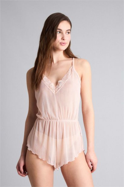 جمبسوت شيفون قصة عادية بياقة V بحمالات