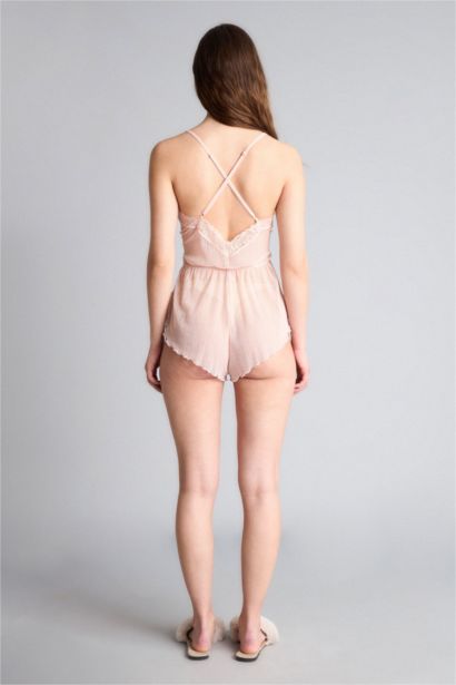 جمبسوت شيفون قصة عادية بياقة V بحمالات