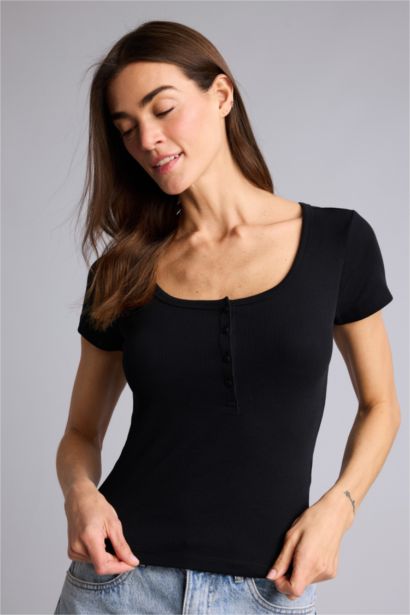 Футболка кашкорсе Slim Fit в рубчик с воротником на пуговицах и коротким рукавом