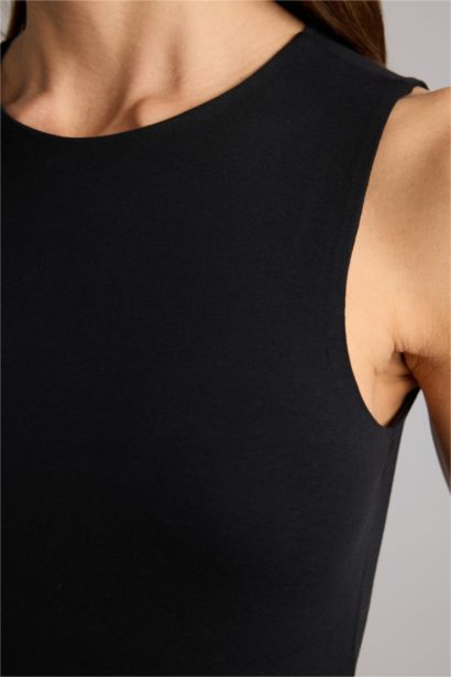 Базовая однотонная майка Regular Fit с круглым вырезом