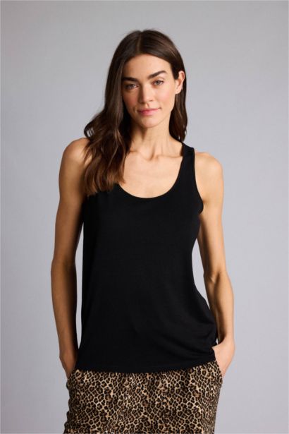 Базовая однотонная майка Regular Fit с круглым вырезом